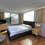 Romantic Mansion Apartman *